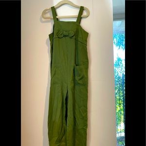 Olive green jumper by Osh Kosh. Never worn. Adorable. Excellent condition. Sz 4